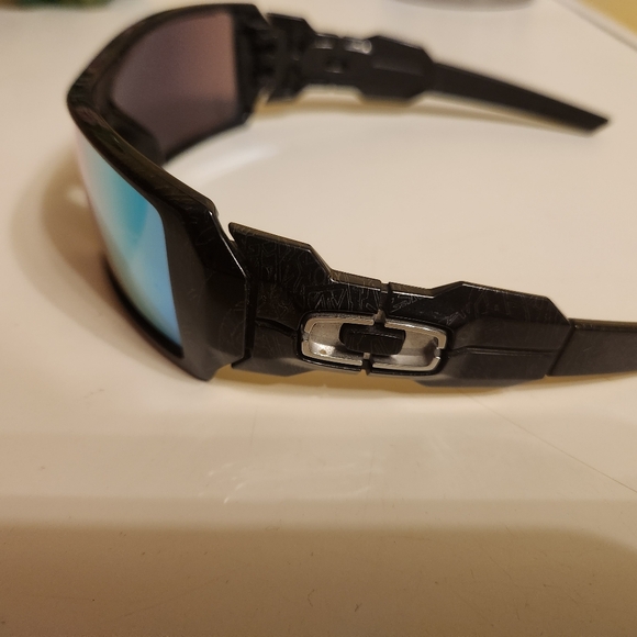 Oakley Oil Rig with Polarized lenses - Picture 3 of 6